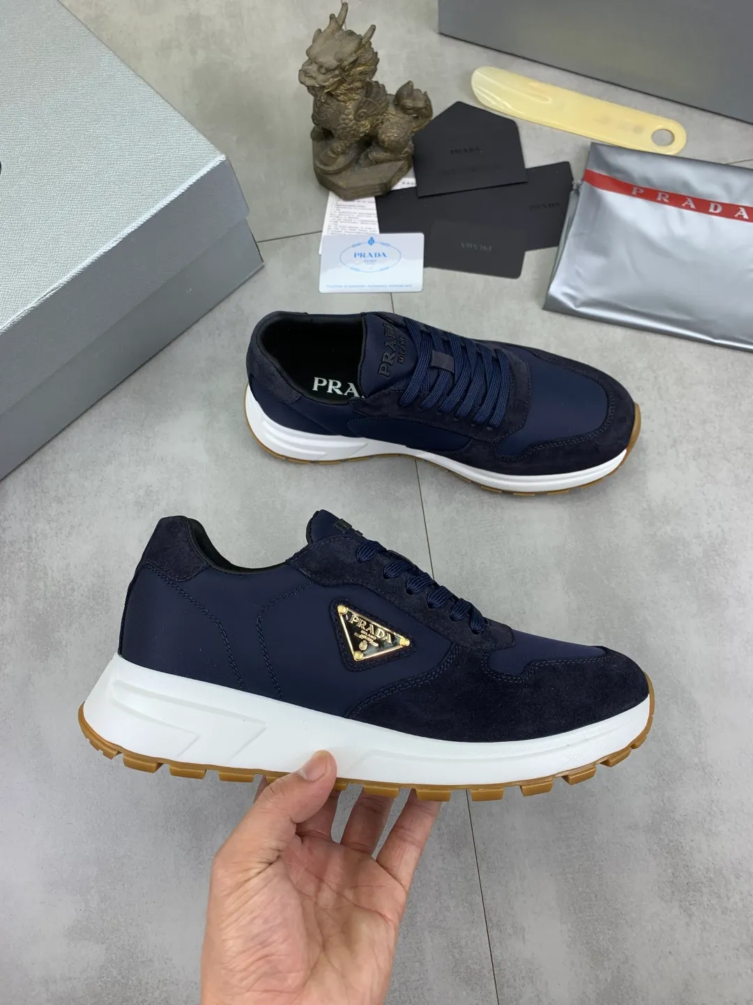 Men's shoes 💰P580💰 [New style] High version official website popular models are on the market, 🆘 The trendy brand (Prada) mainly promotes popular models, avant-garde and versatile fashionable men's shoes private version mold opening, cowhide surface splicing 1:1 replica... Fashion is simple, original imported cowhide and lining cowhide feet; the atmosphere and personality are more fashionable, eye-catching and pursuing class. It will subvert the old idea and be with you to spend time with you. A must-have for fashionistas! Must keep for yourself ! High-end comfort, high-end quality workmanship. Size: 38-45; multiple colors available.